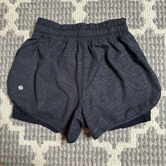 Lululemon Bootcamp Ready Short in Stride Emboss Black - Picture 4 of 7